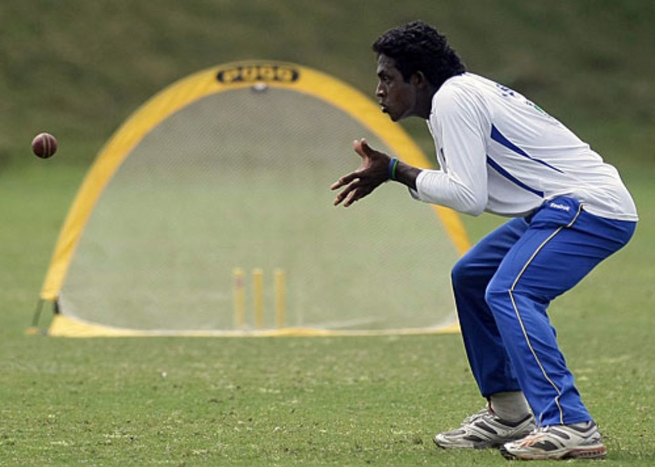 Ajantha Mendis concentrates hard during catching practice, Mumbai, November 9, 2009