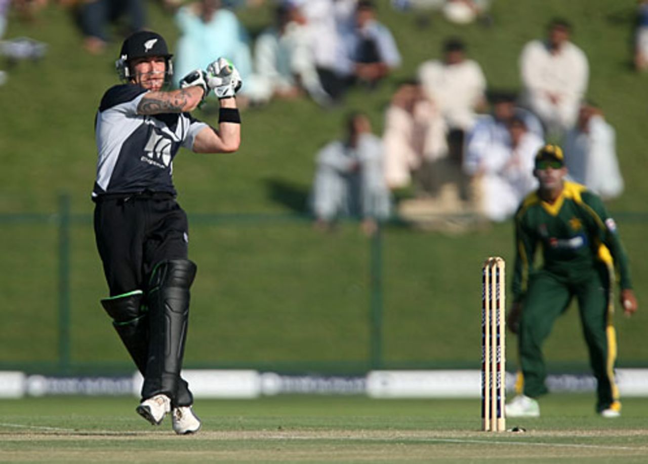 Brendon McCullum pulls during his half century, Pakistan v New Zealand, 3rd ODI, Abu Dhabi, November 9, 2009