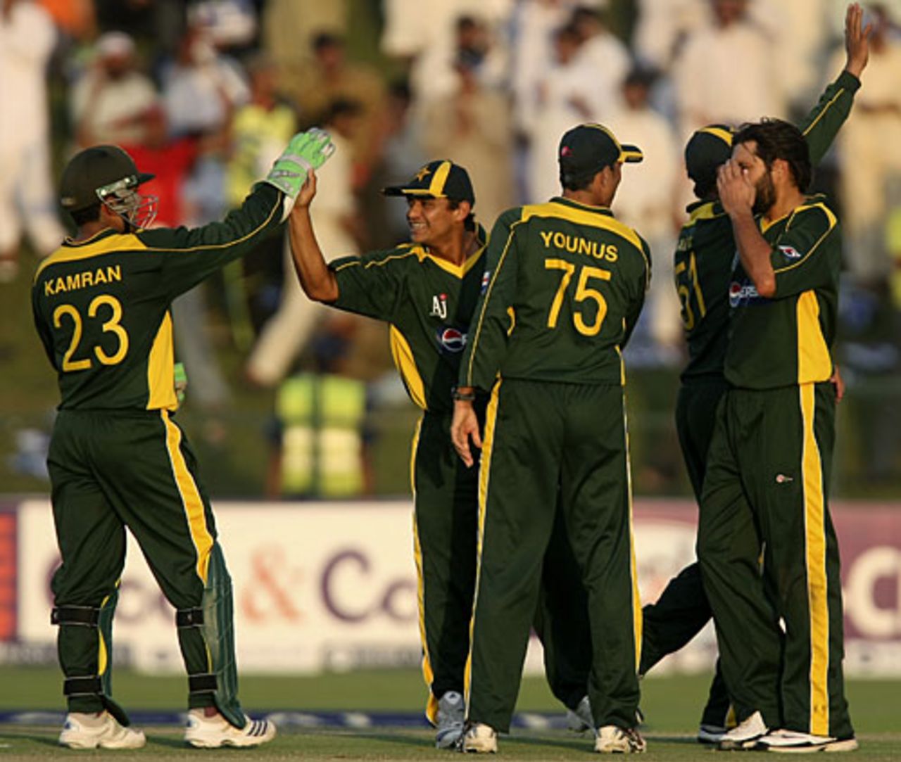 The Pakistan players celebrate another wicket, Pakistan v New Zealand, 3rd ODI, Abu Dhabi, November 9, 2009