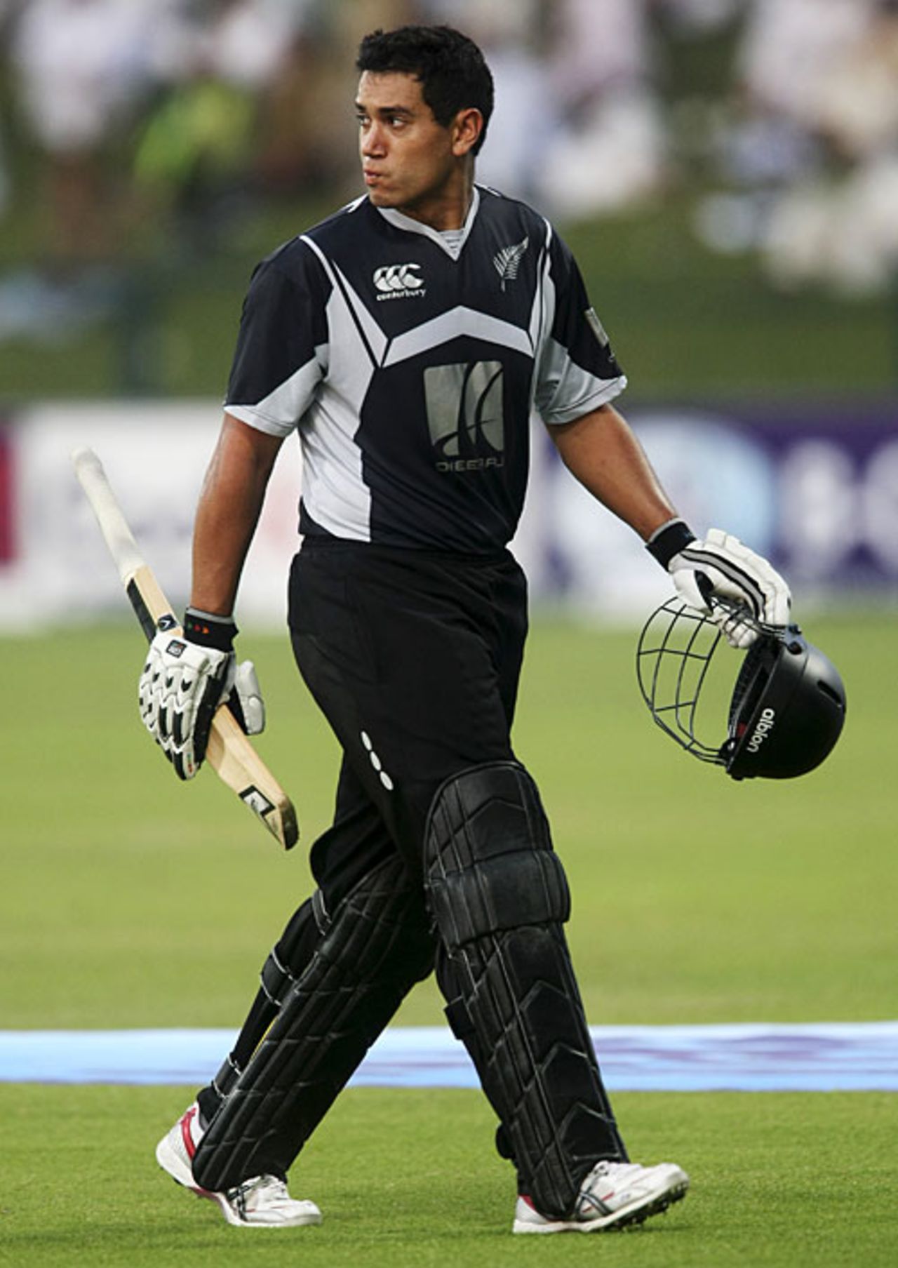 Ross Taylor managed a composed 44, Pakistan v New Zealand, 3rd ODI, Abu Dhabi, November 9, 2009