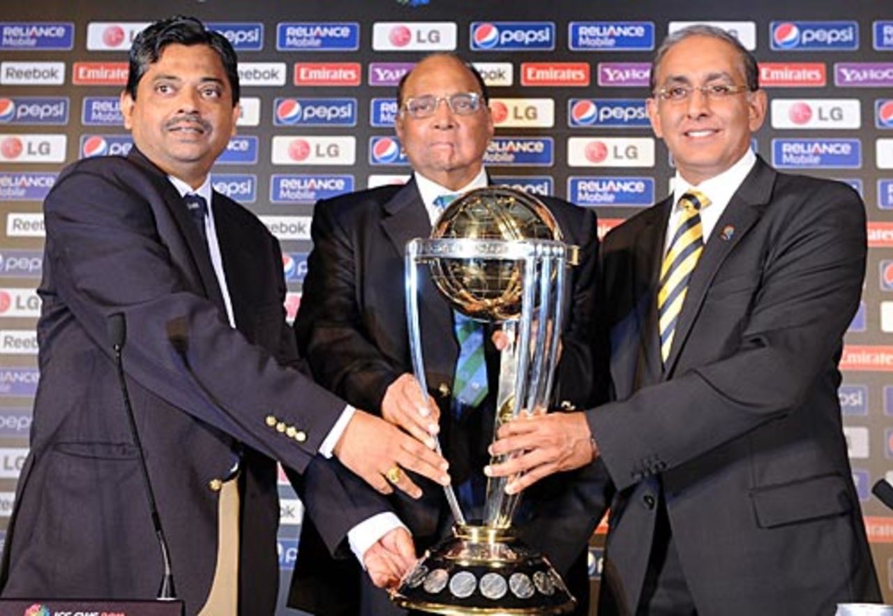 ICC World Cup 2011 tournament director Ratnakar Shetty, Sharad Pawar and Haroon Lorgat with the trophy, Mumbai, November 9, 2009