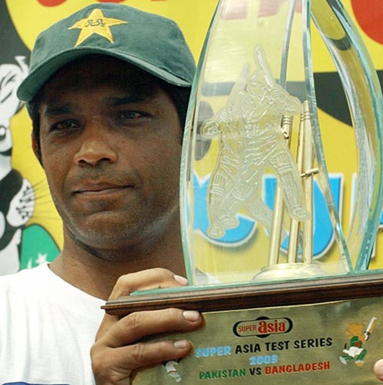 Rashid Latif with the trophy, Pakistan v Bangladesh, 3rd Test, Multan, September 5, 2003.