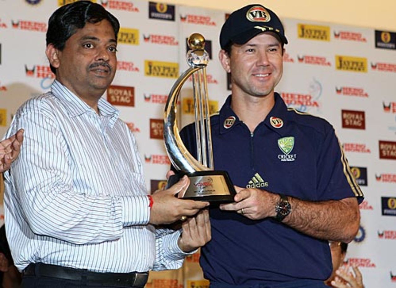 Ricky Ponting receives the trophy, India v Australia, 7th ODI, Mumbai, November 11, 2009