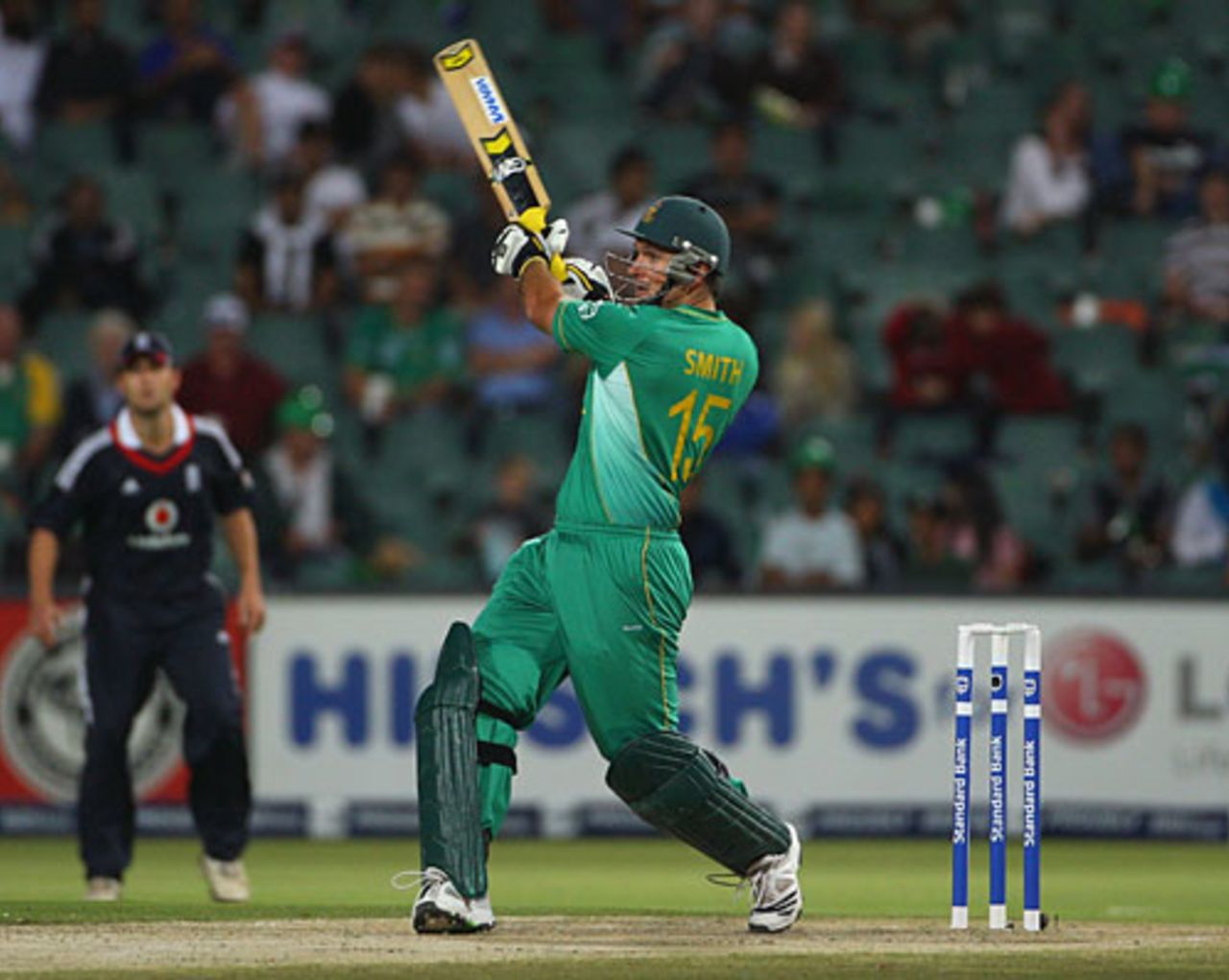 Graeme Smith leads the South African reply, South Africa v England, 1st Twenty20, Johannesburg, November 13, 2009