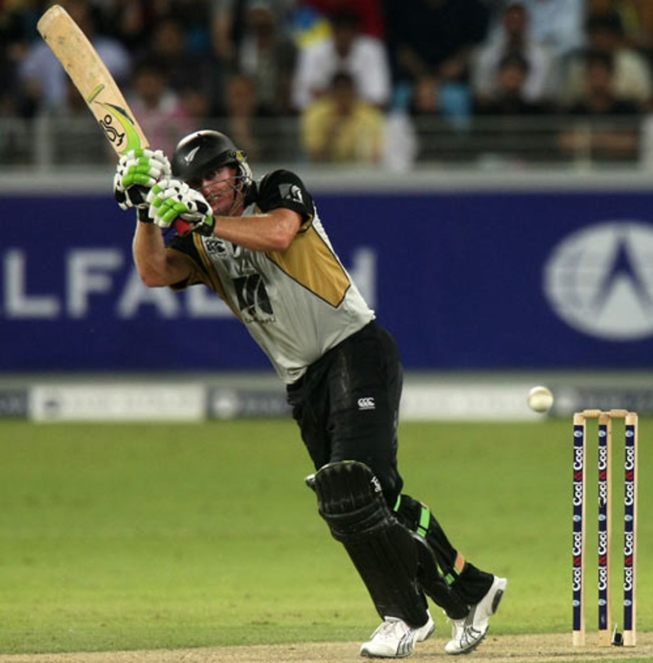 Scott Styris' 33-ball 43 wasn't enough to take New Zealand over the line, Pakistan v New Zealand, 2nd Twenty20 International, Dubai, November 13, 2009