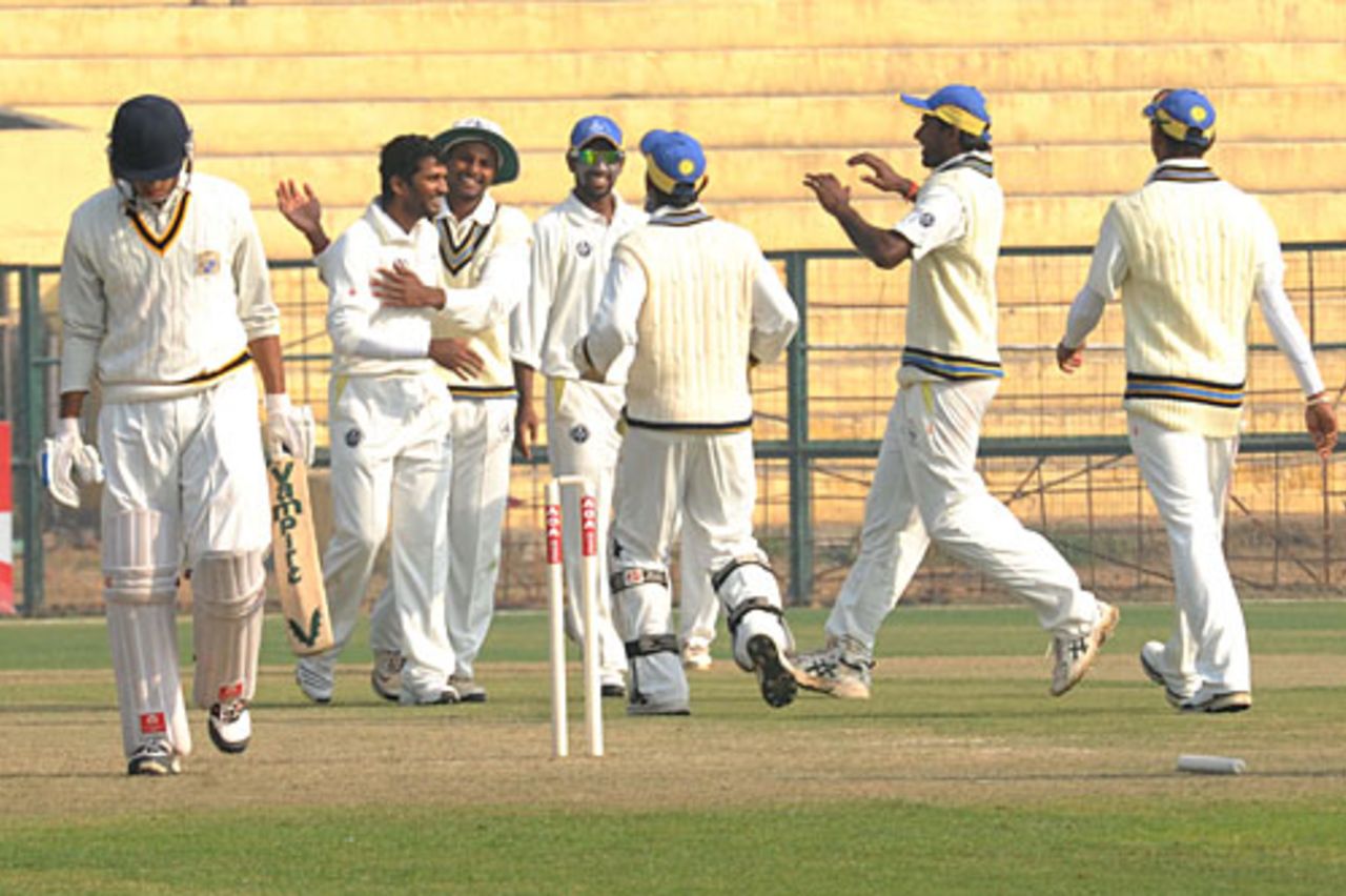 Tamil Nadu players celebrate the wicket of Vishwas Bhalla, Punjab v Tamil Nadu, Ranji Trophy Super League, Group A, Amritsar, 1st day, November 17, 2009