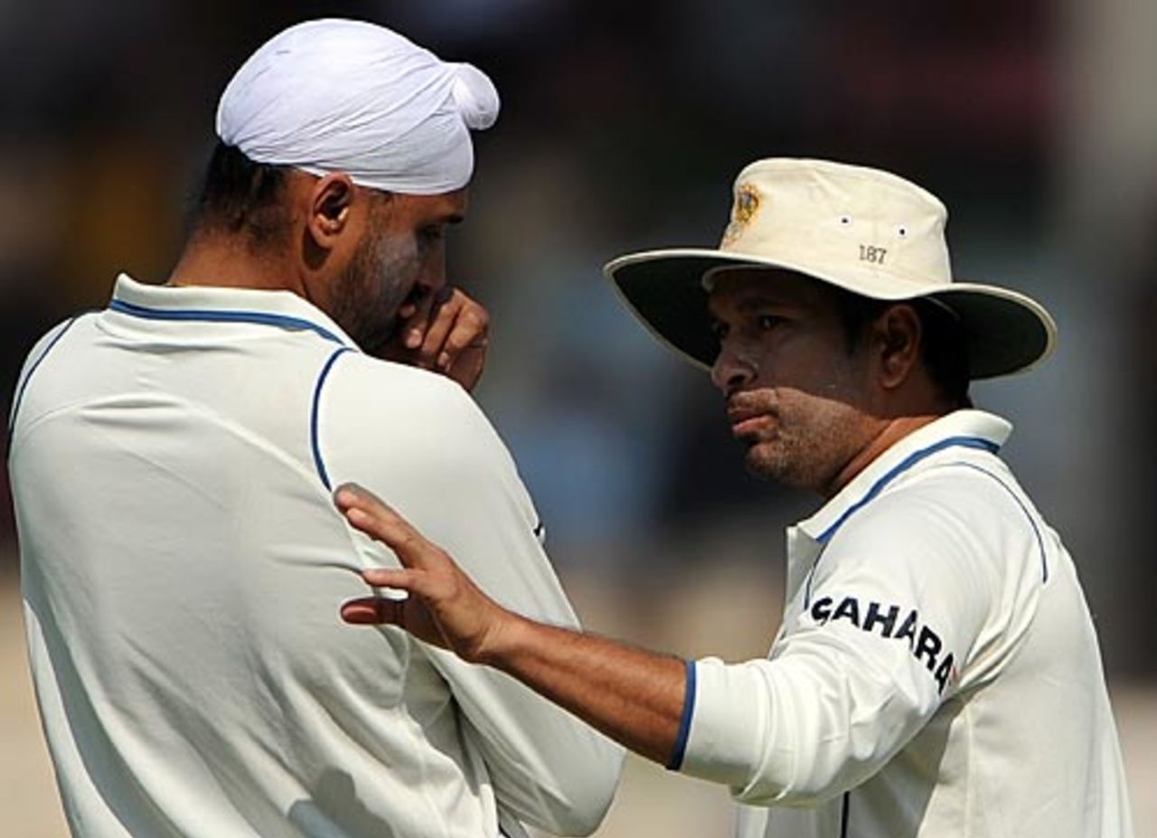 Harbhajan Singh has a word with Sachin Tendulkar, India v Sri Lanka, 1st Test, Ahmedabad, 3rd day, November 18, 2009