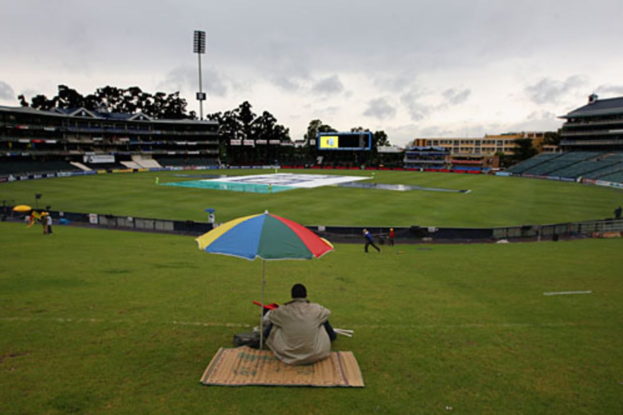 Rain falls at the Wanderers, South Africa v England, 1st ODI, Johannesburg November 20, 2009