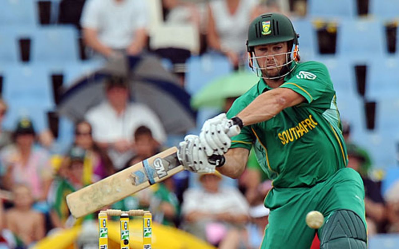 Mark Boucher batted well with the tail to lift South Africa to the 250 mark, South Africa v England, 2nd ODI, Centurion, November 22, 2009