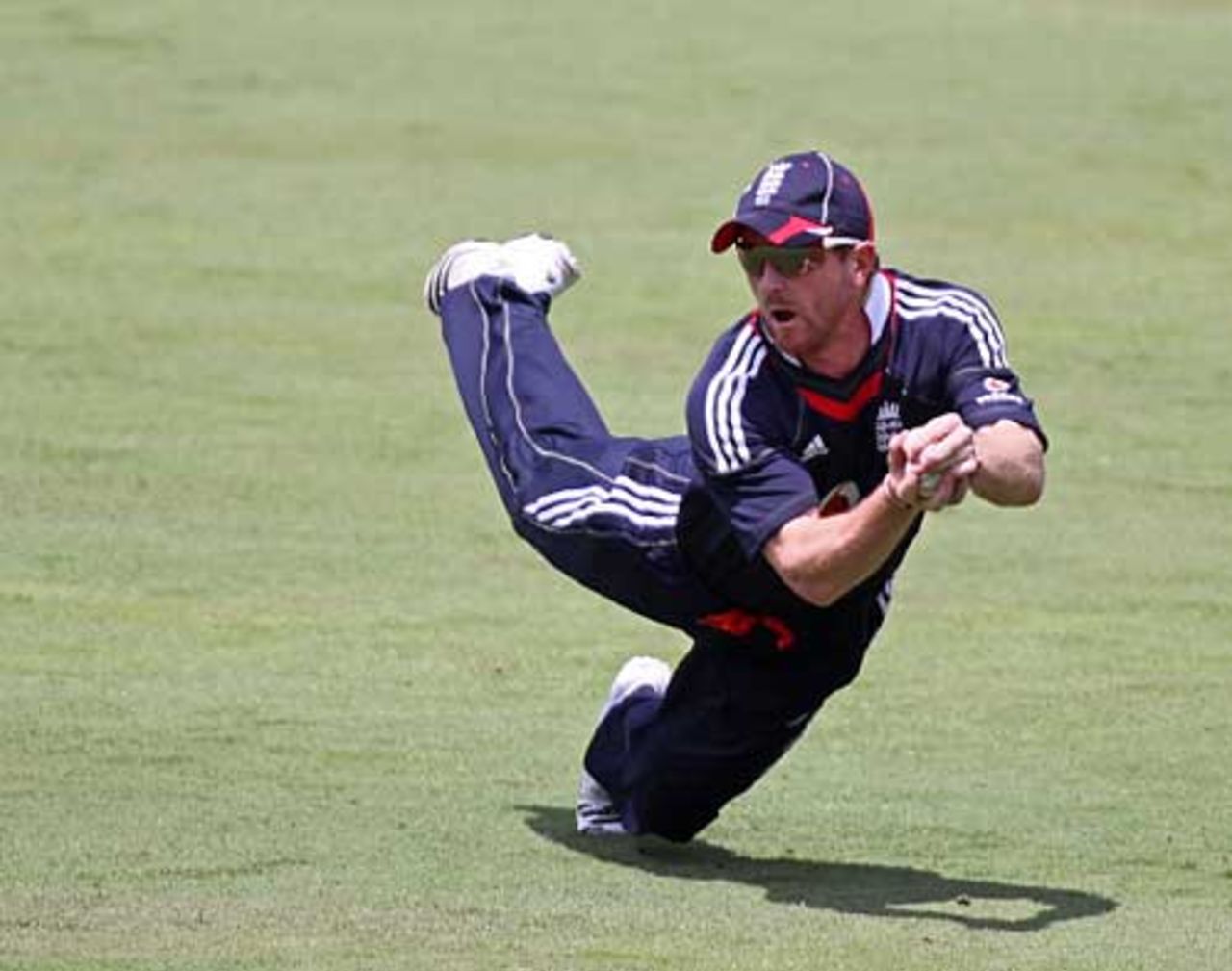 Paul Collingwood took a blinding catch to dismiss AB de Villiers, South Africa v England, 2nd ODI, Centurion, November 22, 2009