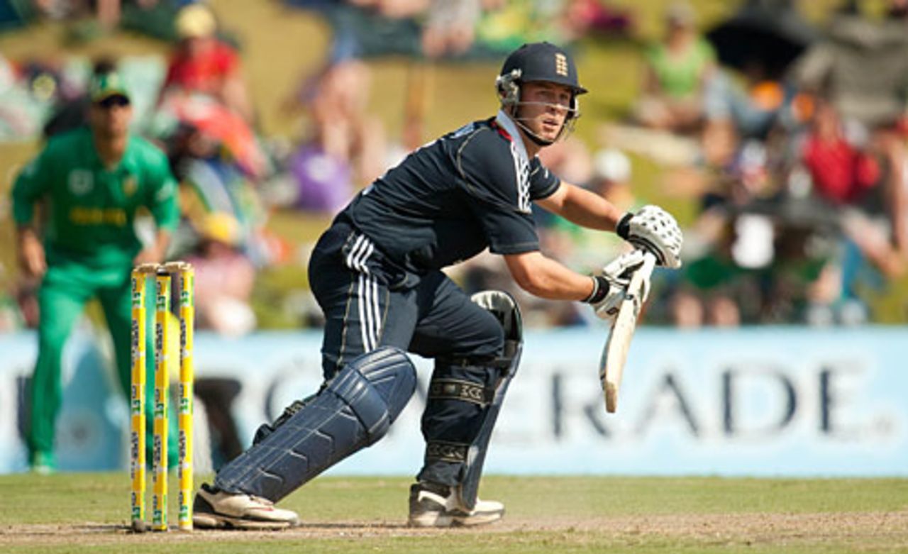 Jonathan Trott continued his impressive start to the tour to steady England's run chase with a fifty, South Africa v England, 2nd ODI, Centurion, November 22, 2009