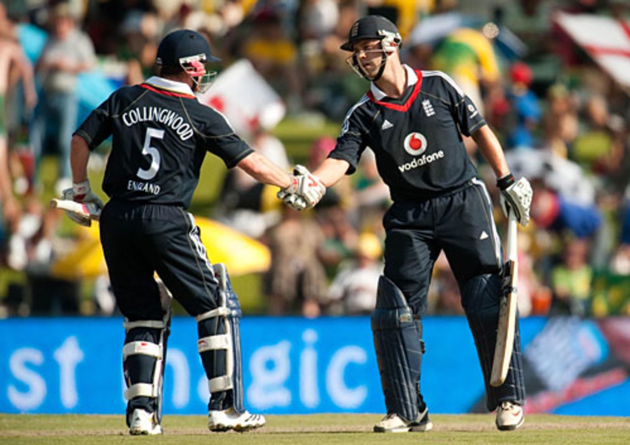 Paul Collingwood and Jonathan Trott's partnership of 162 from 30 overs took England to the verge of victory, England v South Africa, 2nd ODI, Centurion, November 22, 2009