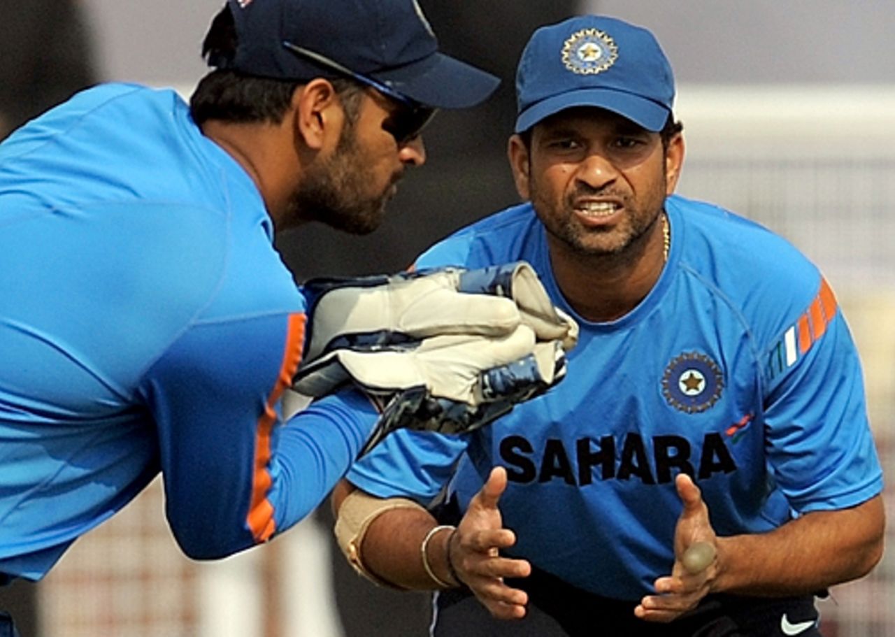 MS Dhoni collects the ball as Sachin Tendulkar follows it, Kanpur, November 23, 2009