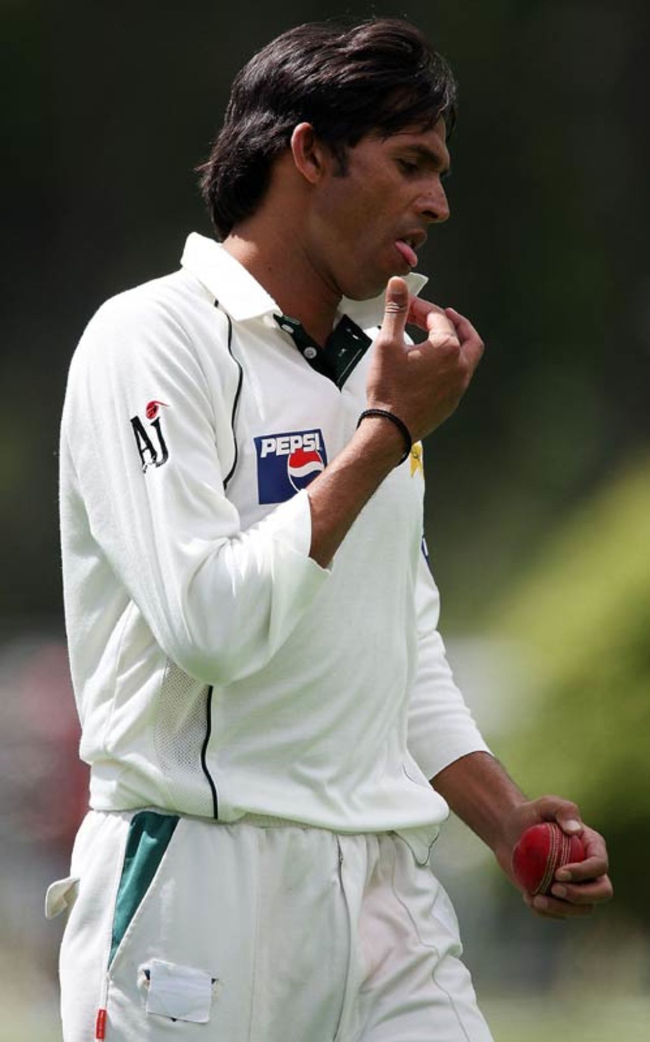 Mohammad Asif walks back to his mark, New Zealand v Pakistan, 1st Test, Dunedin, 1st day, November 24, 2009