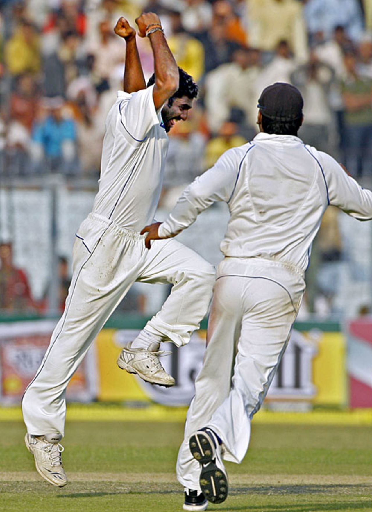 Muttiah Muralitharan pulled off a stunning caught and bowled to send back Gautam Gambhir, India v Sri Lanka, 2nd Test, Kanpur, 1st day, November 24, 2009