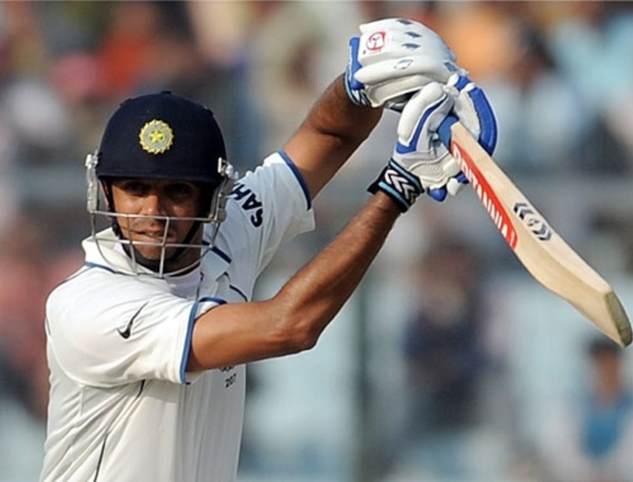 Rahul Dravid cuts the ball towards point, India v Sri Lanka, 2nd Test, Kanpur, 1st day, November 24, 2009