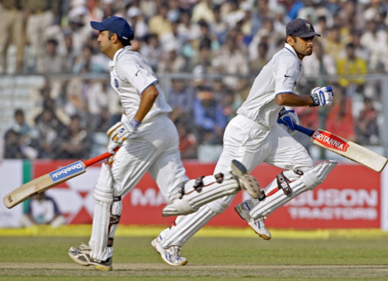 Gautam Gambhir and Rahul Dravid put on 137 runs for the second wicket, India v Sri Lanka, 2nd Test, Kanpur, 1st day, November 24, 2009