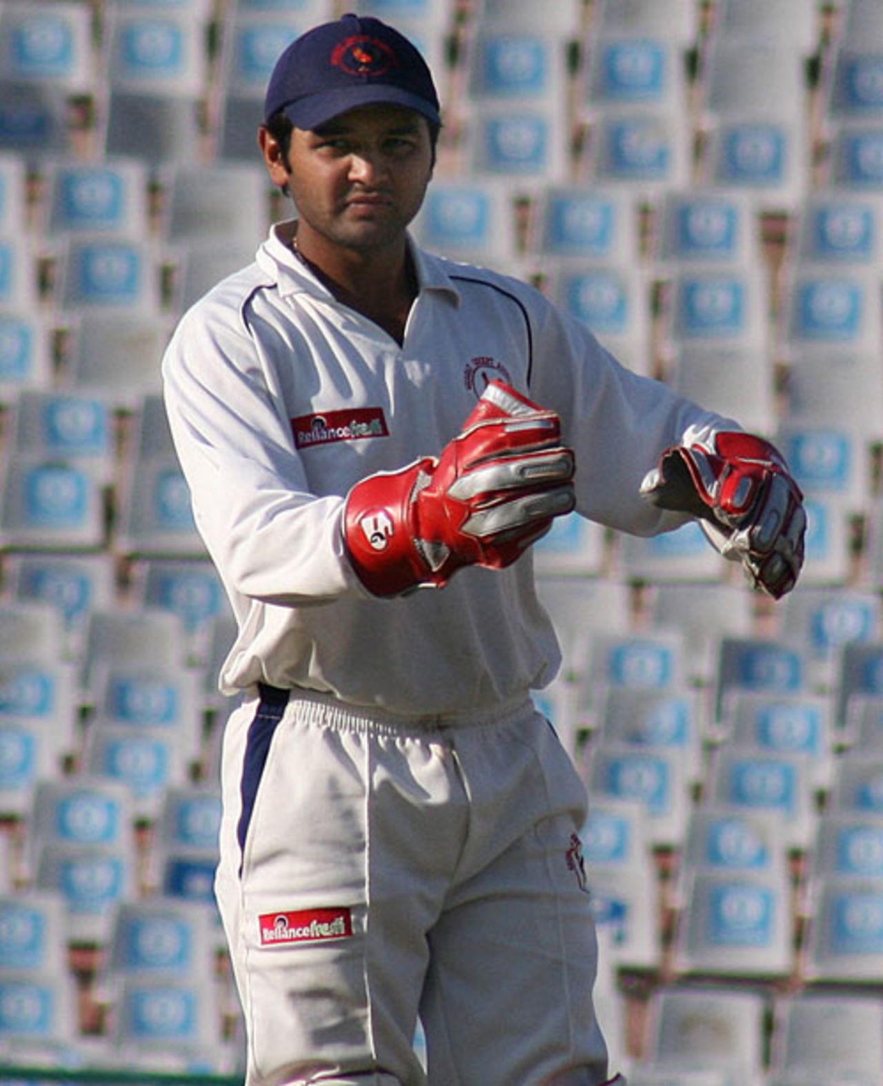 Parthiv Patel gets ready for a session behind the stumps, Punjab v Gujarat, Ranji Trophy Super League, Mohali, 2nd day, November 25, 2009