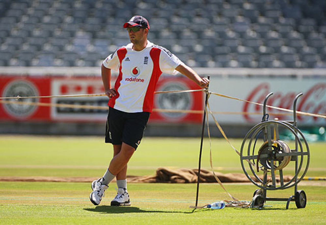 Jonathan Trott prepares to play his first international on his former home ground at Newlands, South Africa v England, 3rd ODI, Cape Town, November 26, 2009