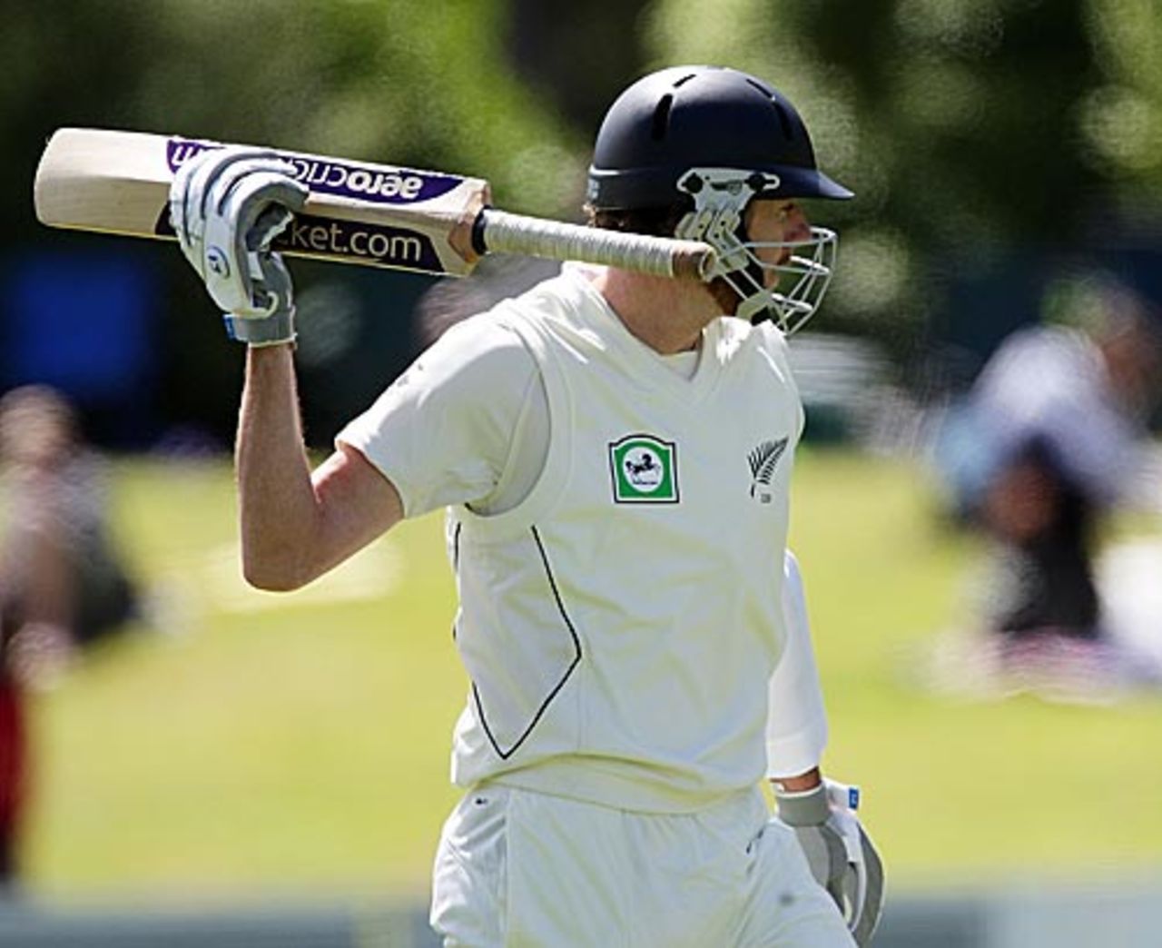 Iain O'Brien clearly isn't happy after being dismissed, New Zealand v Pakistan, 1st Test, Dunedin, 5th day, November 28, 2009