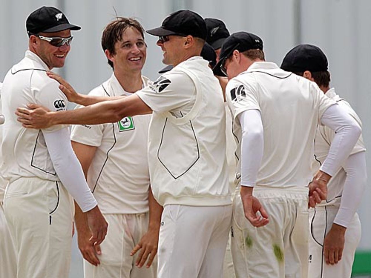 Shane Bond's two early wickets dented Pakistan in their chase, New Zealand v Pakistan, 1st Test, Dunedin, 5th day, November 28, 2009