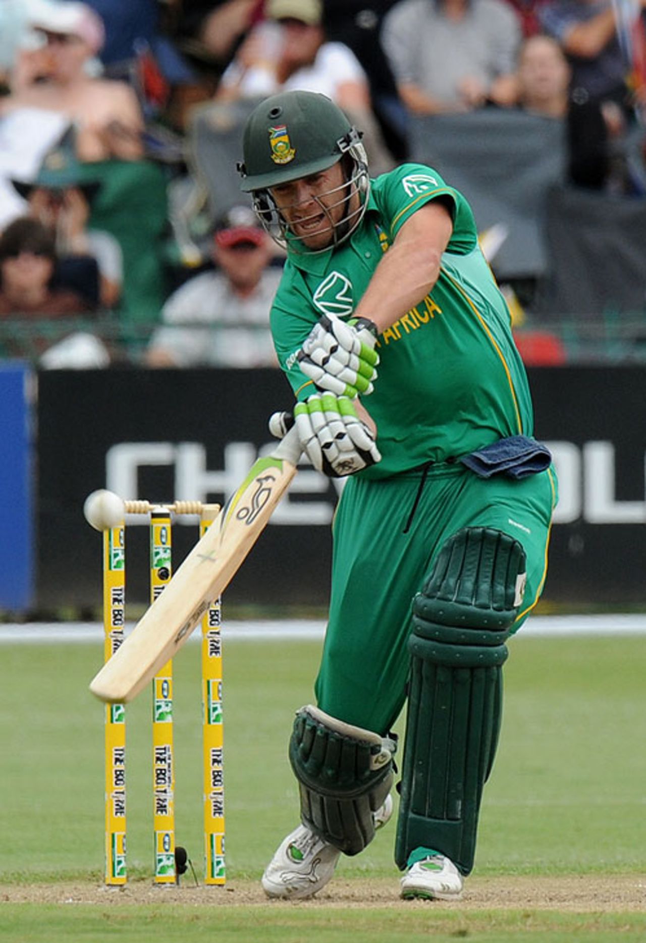 AB de Villiers drives uppishly through the covers, South Africa v England, 4th ODI, Port Elizabeth, November 29, 2009