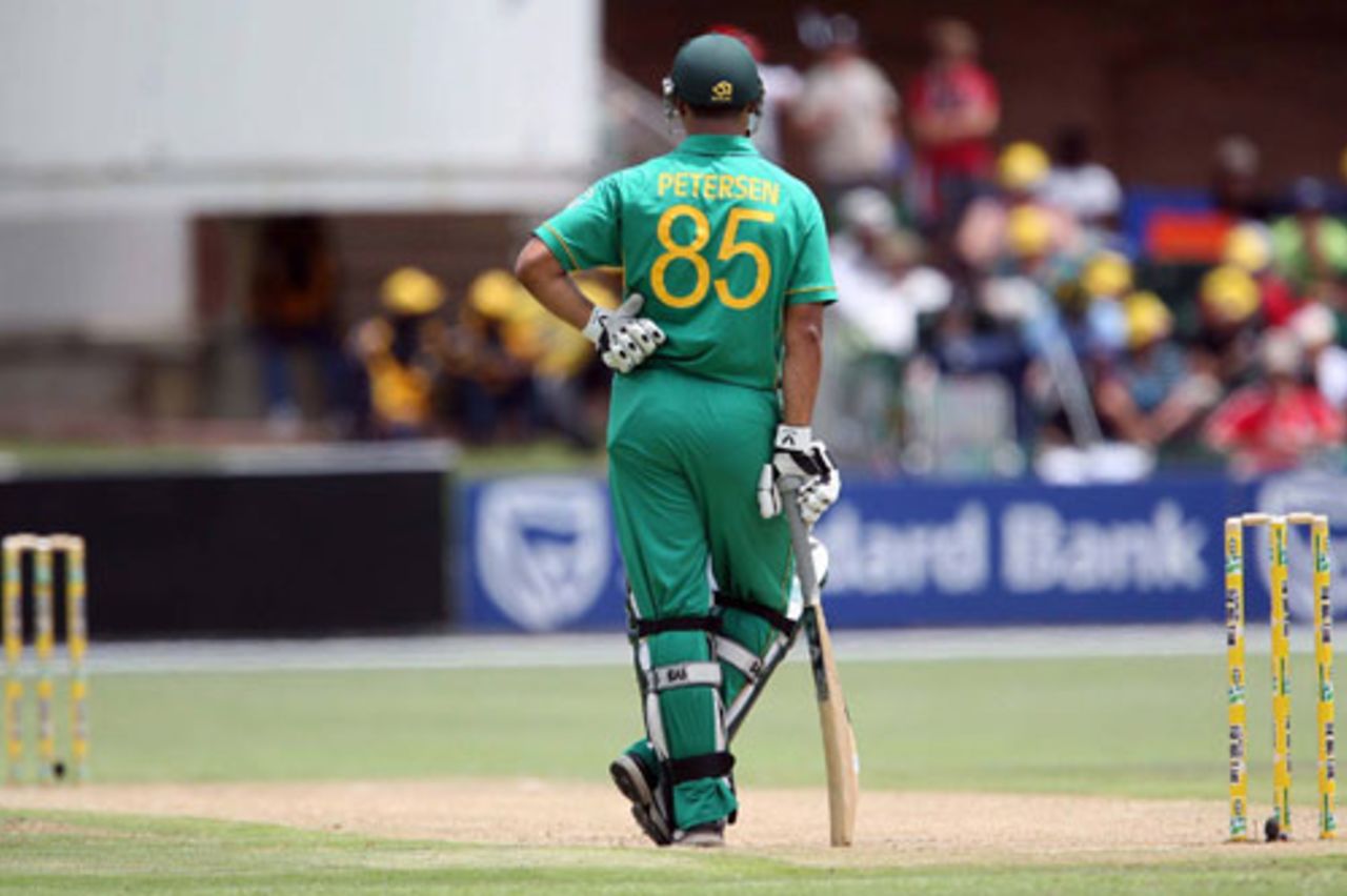 Alviro Petersen played a lone hand as South Africa collapsed around him, South Africa v England, 4th ODI, Port Elizabeth, November 29, 2009