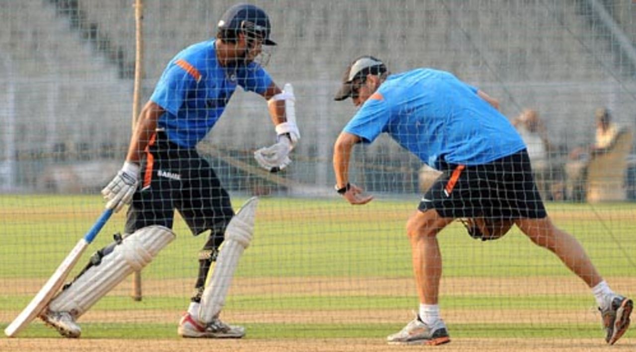 M Vijay is given some batting tips by coach Gary Kirsten, Mumbai, November 29, 2009