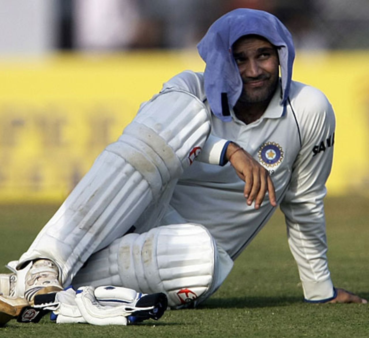 Virender Sehwag takes a breather, India v Sri Lanka, 3rd Test, Mumbai, 2nd day, December 3, 2009