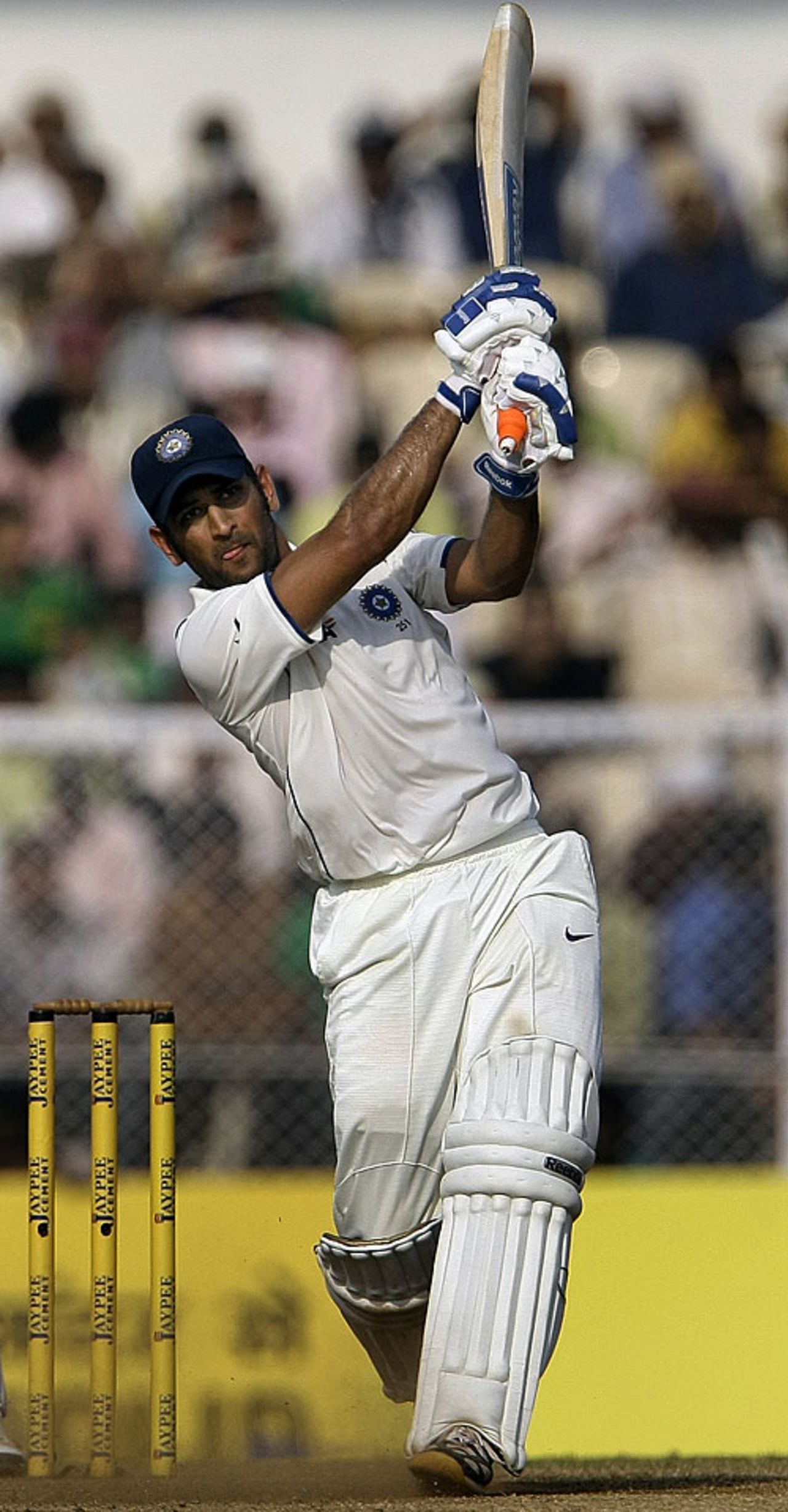 MS Dhoni reaches his hundred with a six, India v Sri Lanka, 3rd Test, Mumbai, 3rd day, December 4, 2009