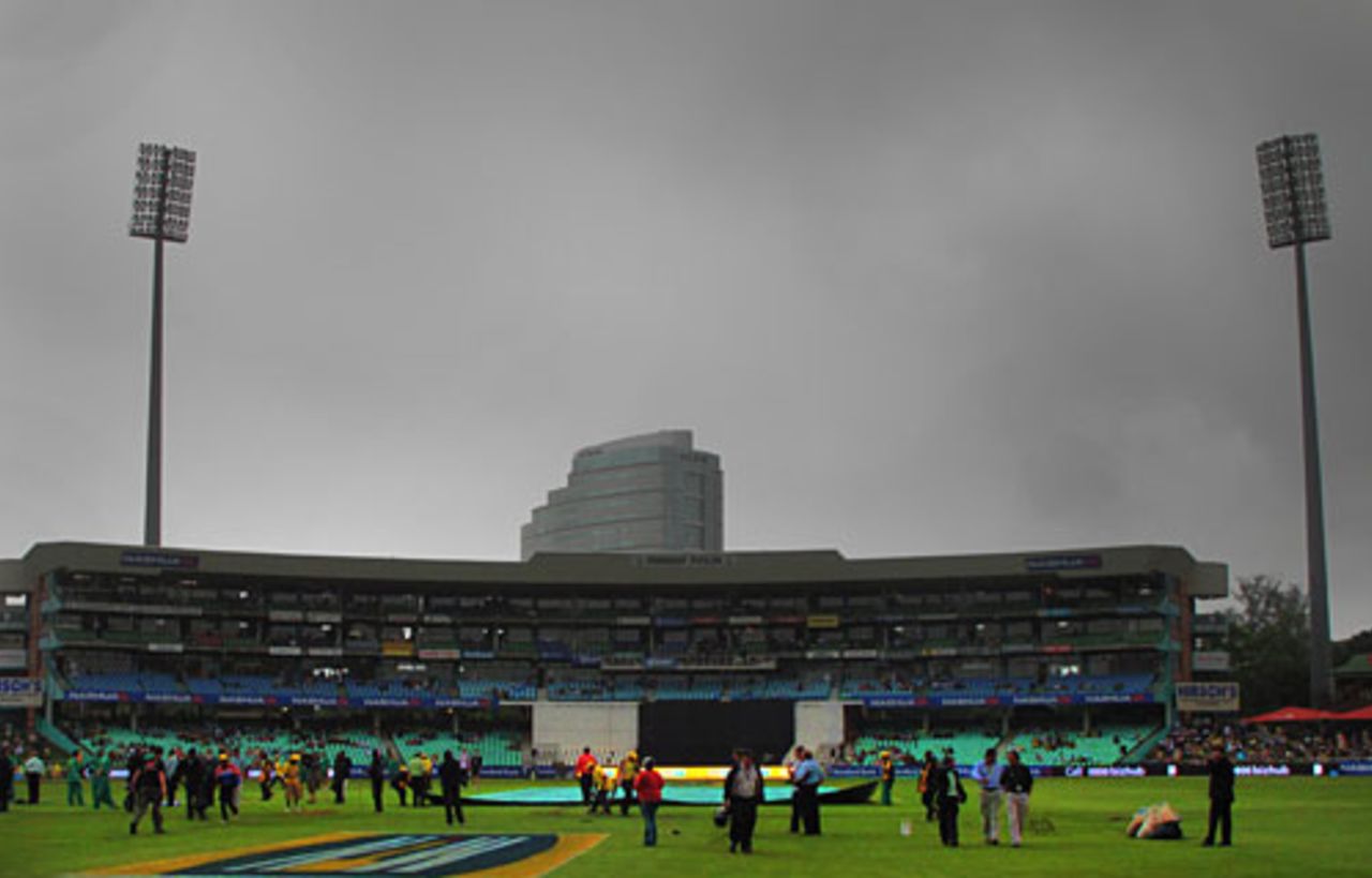 Persistent rain forced a washout that gave England the series 2-1 at Durban, South Africa v England, 5th ODI, Durban, December 4, 2009 