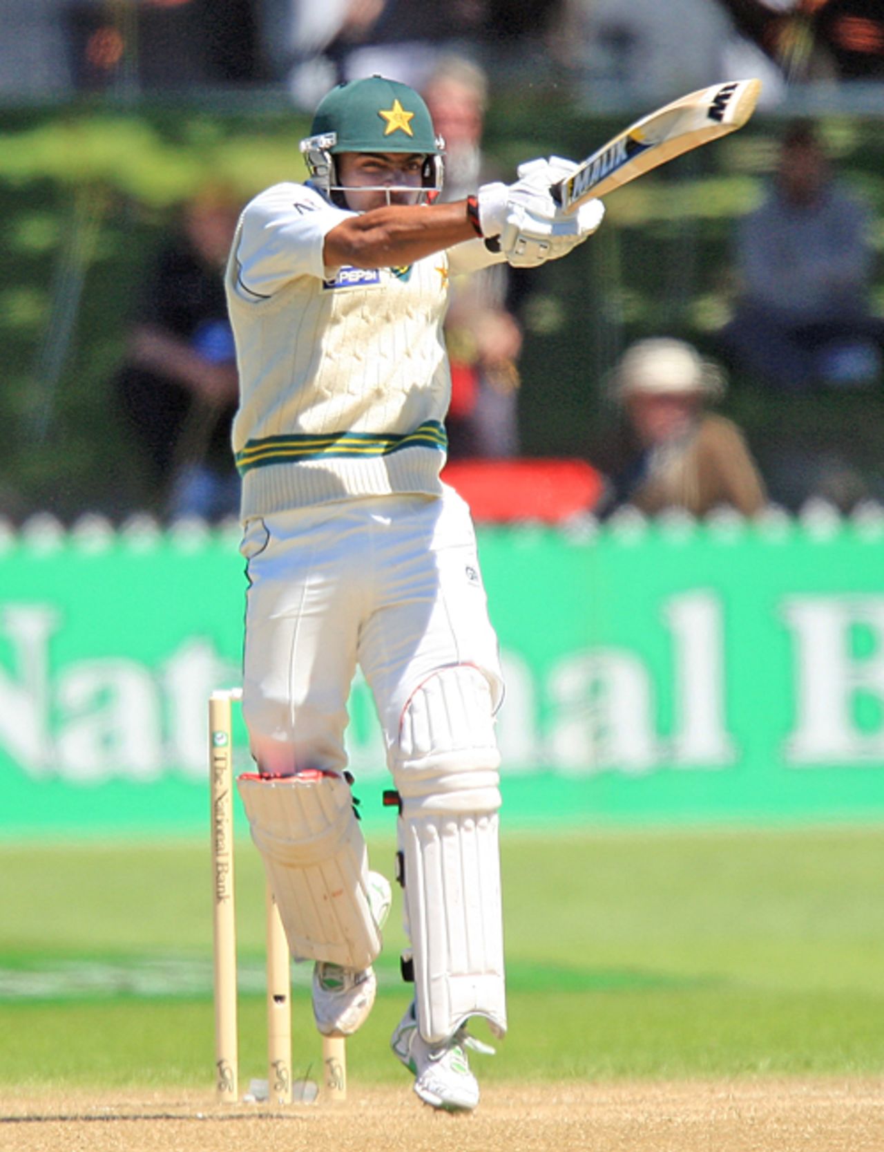 Umar Akmal goes onto the attack, New Zealand v Pakistan, 2nd Test, Wellington, 3rd day, December 5, 2009