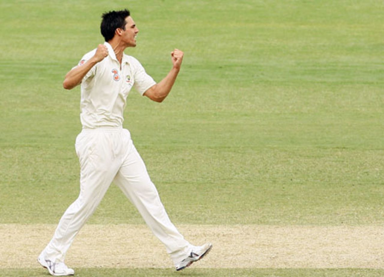 Mitchell Johnson tries to fire up his side, Australia v West Indies, 2nd Test, Adelaide