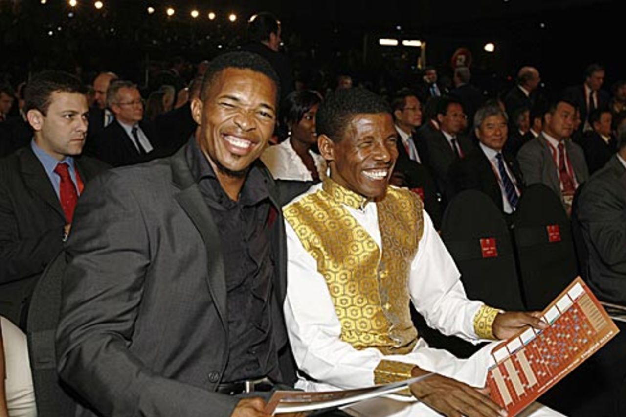 Makhaya Ntini and Ethiopian athletics legend Halle Gebreselassie at the red carpet event before the 2010 World Cup final draw, Cape Town, December 4, 2009