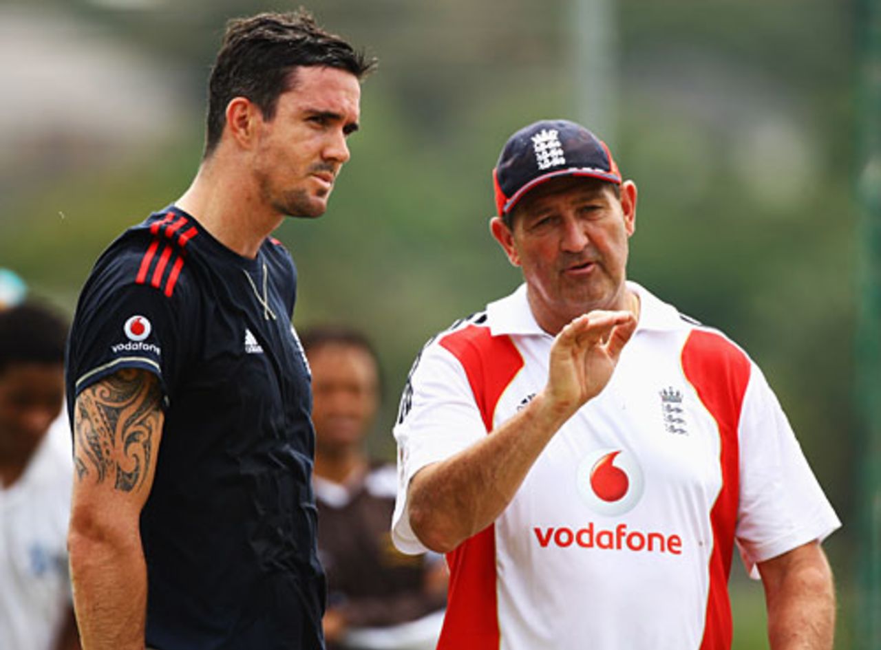 Kevin Pietersen has enjoyed working with England's temporary batting coach Graham Gooch, East London, South Africa, December 8, 2009