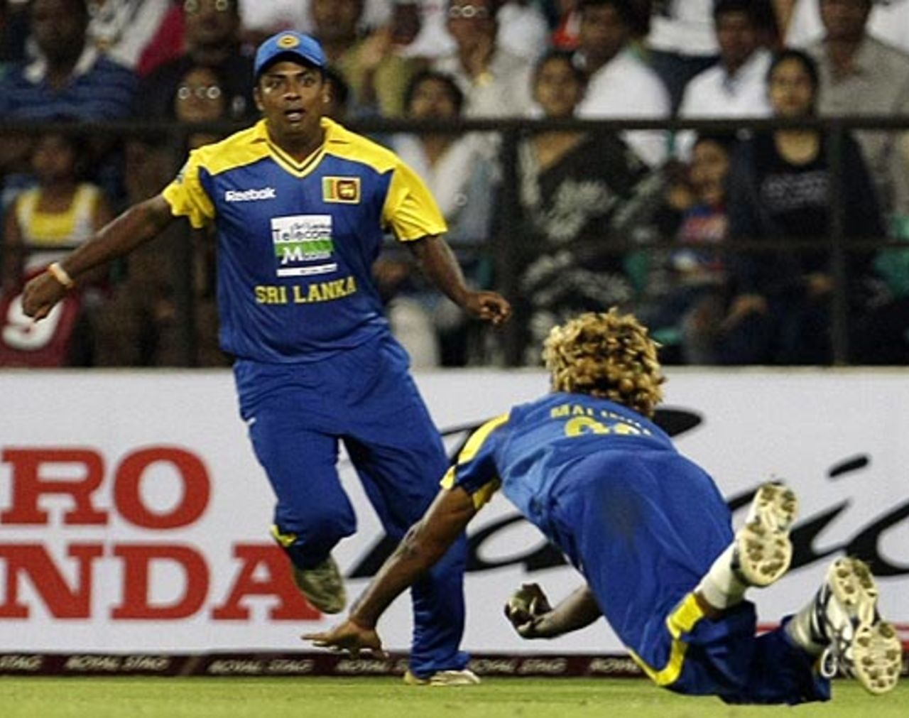 Lasith Malinga catches Yusuf Pathan, India v Sri Lanka, 1st Twenty20, Nagpur, December 9, 2009