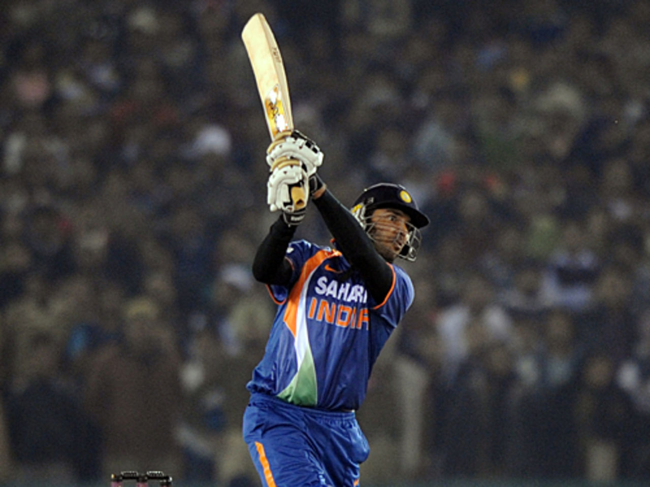 Yuvraj Singh brought in his 28th birthday in style, India v Sri Lanka, 2nd Twenty20, Mohali, December 12, 2009
