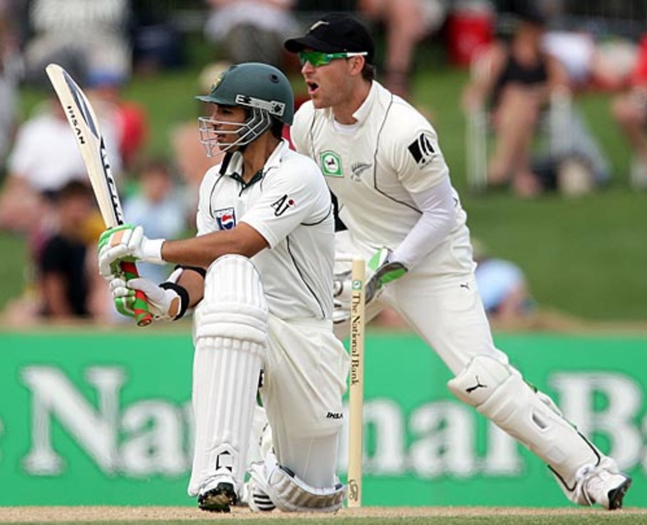 Salman Butt sweeps, New Zealand v Pakistan, 3rd Test, Napier, 3rd day, December 13, 2009