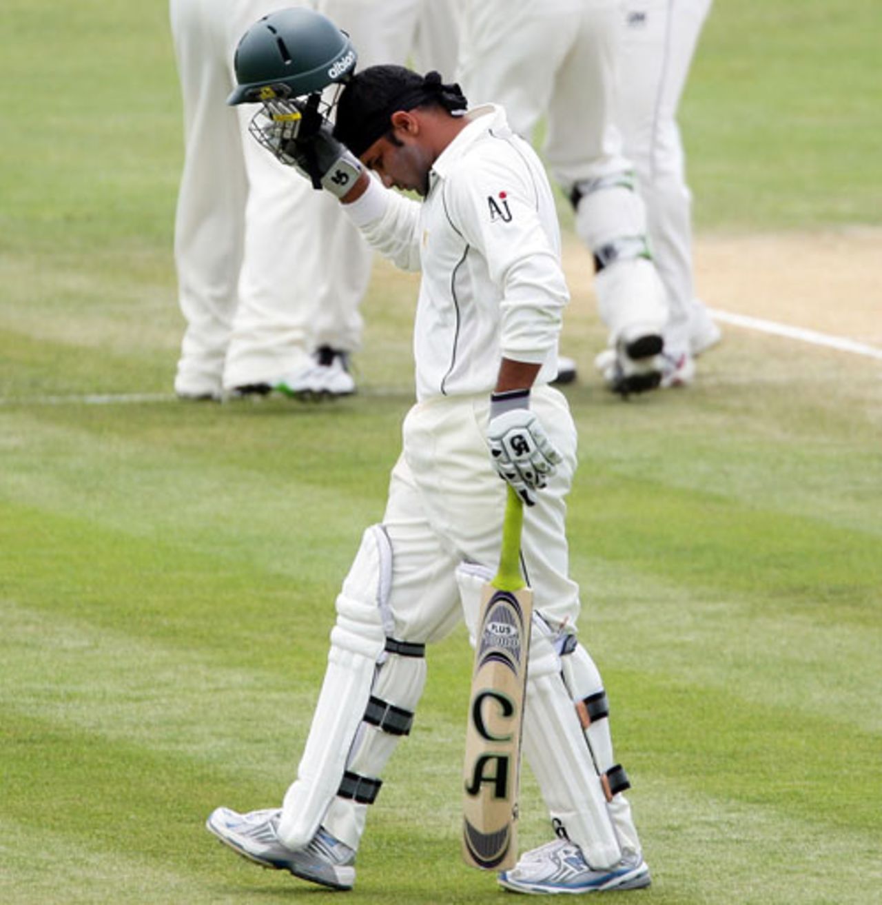 Imran Farhat trudges off after chipping a return catch, New Zealand v Pakistan, 3rd Test, Napier, 4th day, December 14, 2009