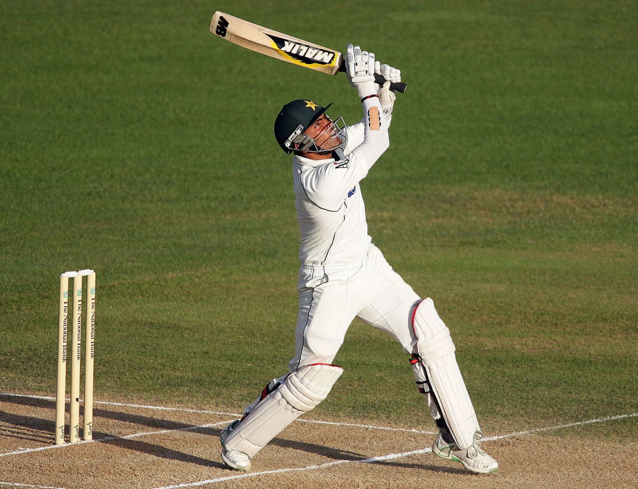 Umar Akmal lofts a stunning six over long-on, New Zealand v Pakistan, 3rd Test, Napier, 4th day, December 14, 2009