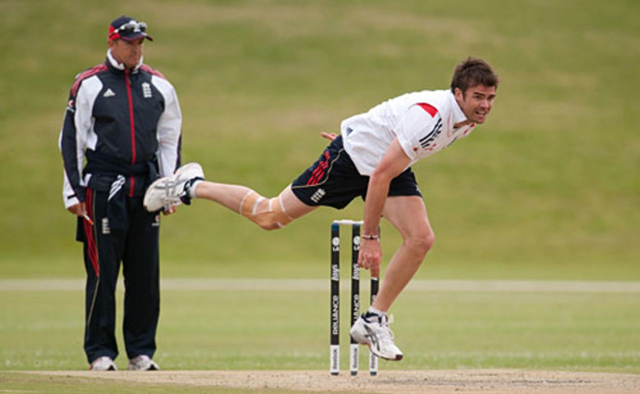James Anderson bowls with heavy strapping around his right knee as Andy Flower watches on, South Africa, December 14, 2009