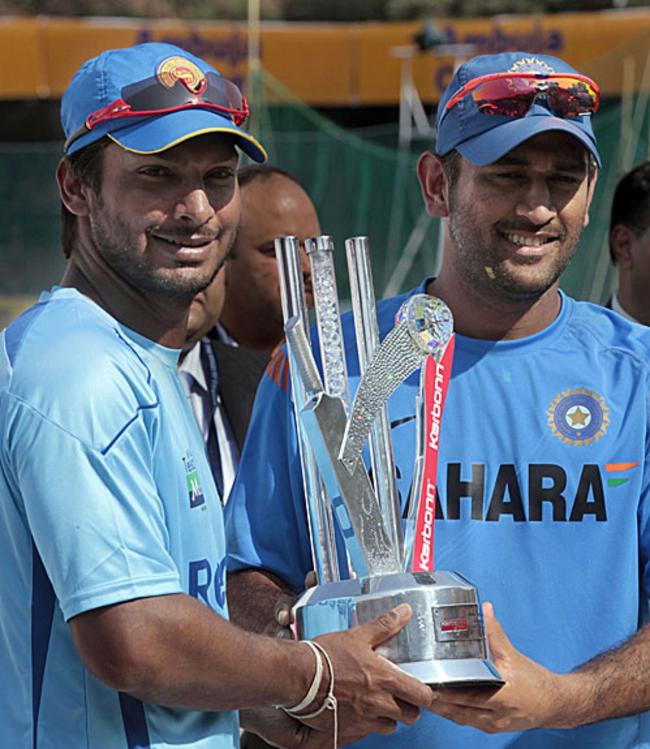 Kumar Sangakkara and MS Dhoni pose with the series trophy, Rajkot, December 14, 2009