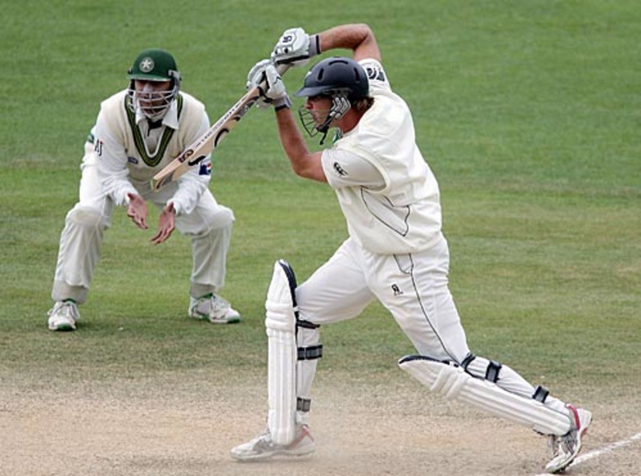 Tim McIntosh drives off the front foot, New Zealand v Pakistan, 3rd Test, Napier, 5th day, December 15, 2009