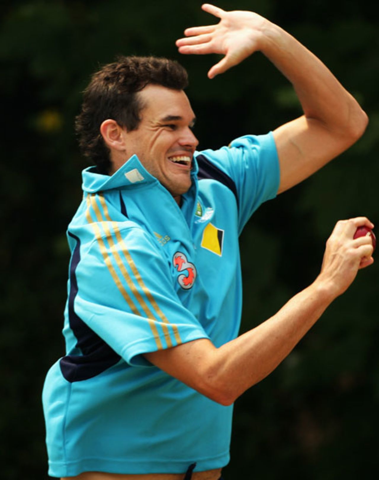 Clint McKay trains on the eve of his Test debut, 15 December 2009
