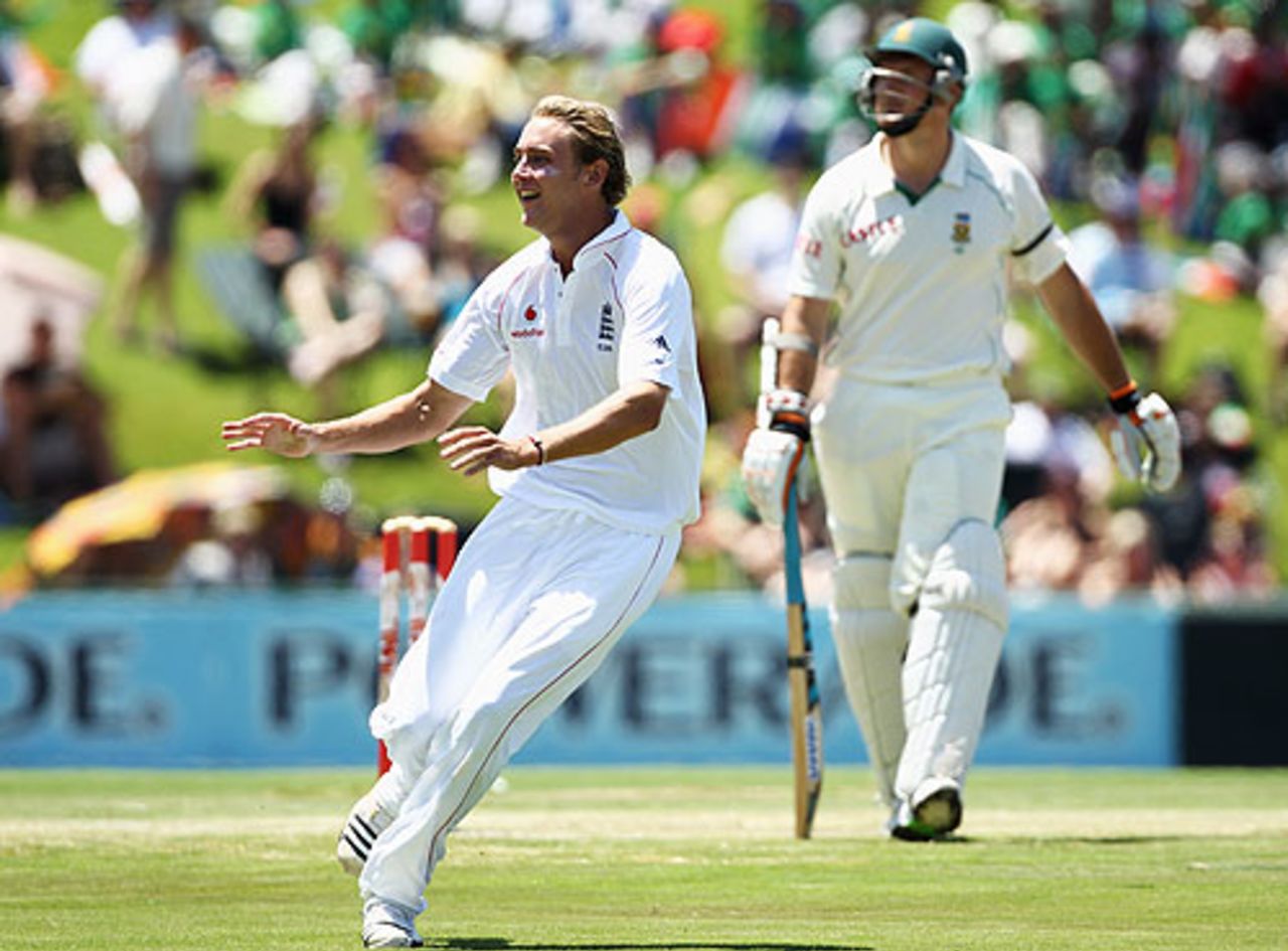 Stuart Broad celebrates the early extraction of Graeme Smith for a duck, as the first Test got underway at Centurion, South Africa v England, 1st Test, Centurion, December 16, 2009 