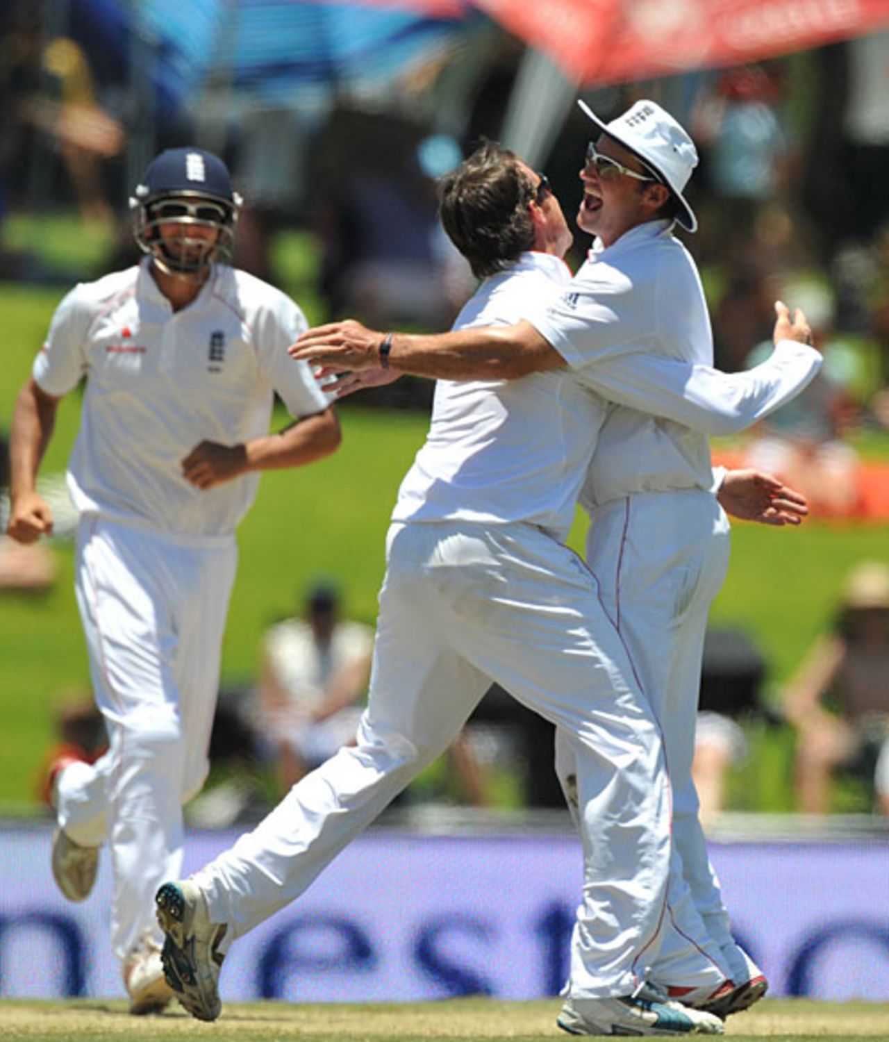 Andrew Strauss embraces Graeme Swann after Swann removed JP Duminy in his first over of the day, South Africa v England, 1st Test, Centurion, December 17, 2009