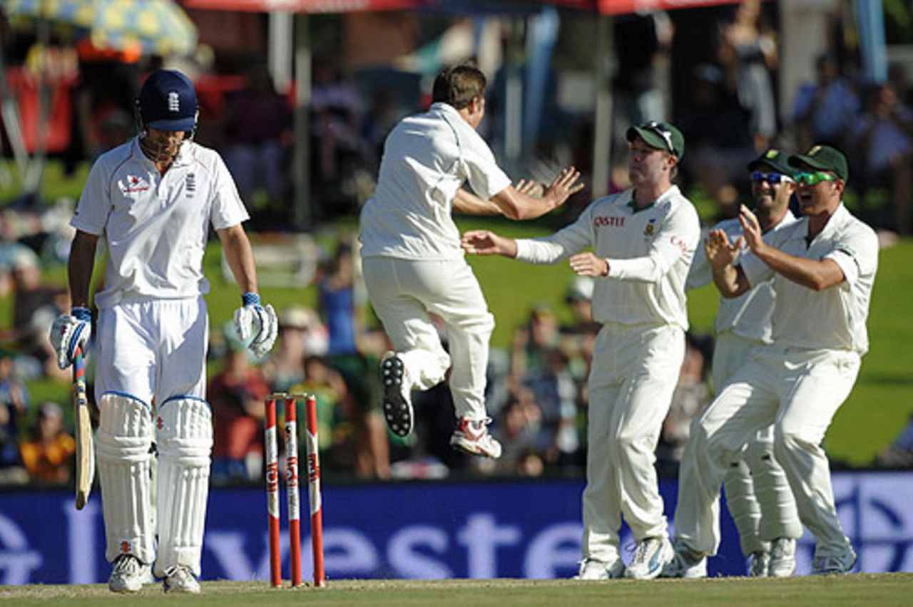 Friedel de Wet dismissed Alastair Cook for his first Test wicket as England replied to South Africa's 418 at Centurion, South Africa v England, 1st Test, Centurion, December 17, 2009