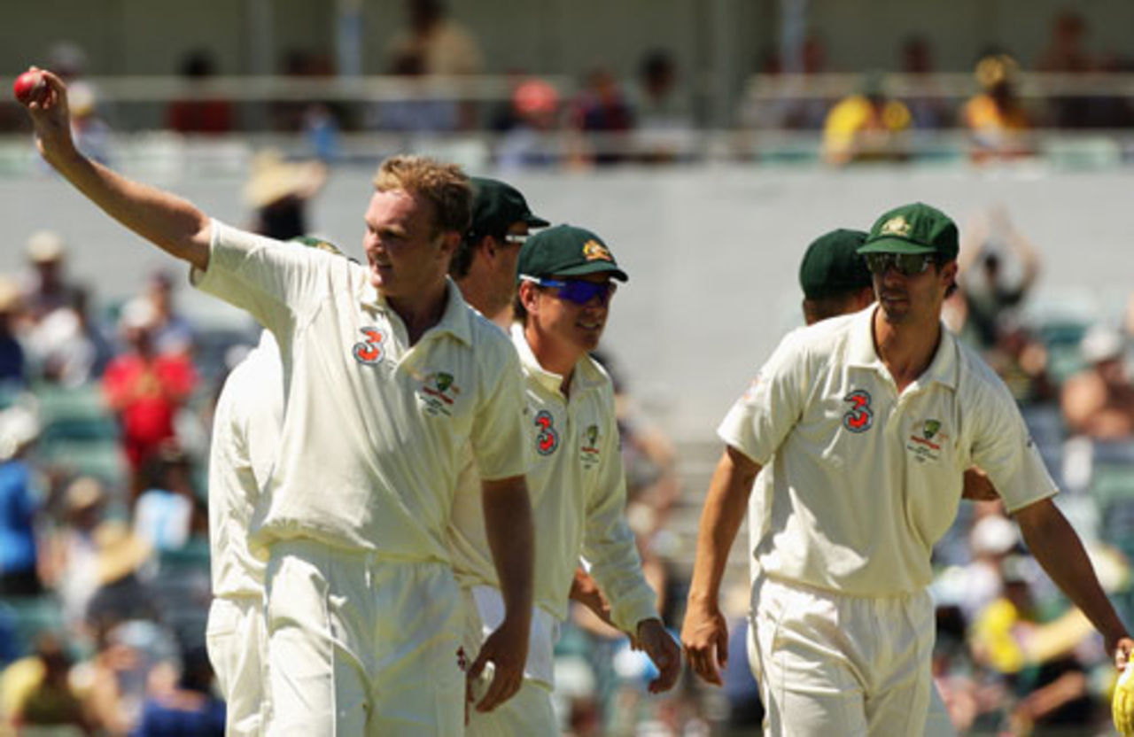 Doug Bollinger raises the ball for his fifth wicket, Australia v West Indies, 2nd Test, Perth, 18 December, 2009