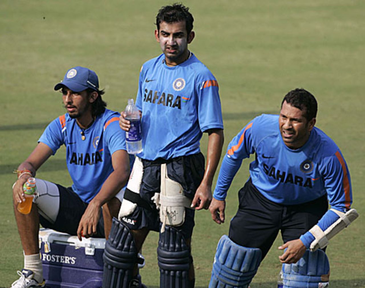 Ishant Sharma, Gautam Gambhir and Sachin Tendulkar take a breather, Cuttack, December 20, 2009