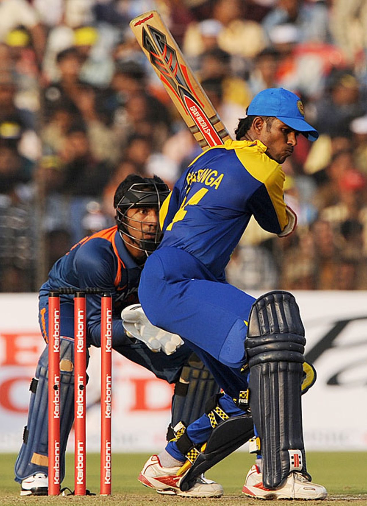 Upul Tharanga en route to his fifty, India v Sri Lanka, 3rd ODI, Cuttack, December 21, 2009